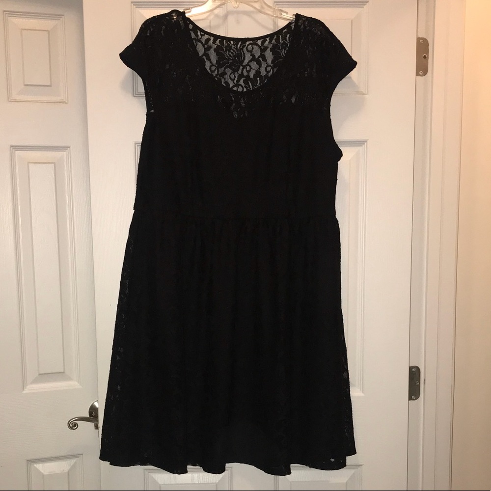 FINAL MARKDOWN Black lace dress